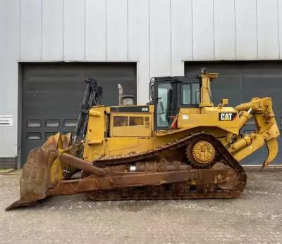 Imported Caterpillar Large Tracked Second-hand D8T Bulldozer with Diesel Engine 2022 Model 11.7m Dozing Capacity for Sale