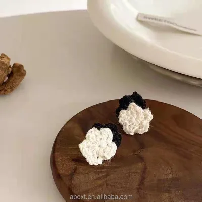 Simple Versatile Black White Contrasting Knitted Yarn Flower Earrings Hand Woven Crochet Earring
