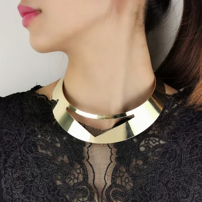 Gold Plated Fashion Jewelry Statement Necklace Classic Geometric Glossy Metal Choker Collars Women Hollow Triangle Necklace