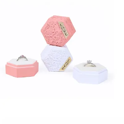High Quality Extravagant Creative Embossment Small Plastic Box for Jewelry Small White Box for Jewelry Ring Wedding Jewelry Box