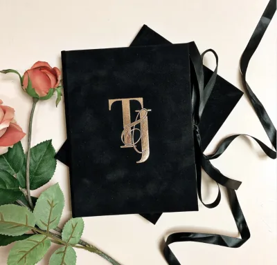 Customized Black Velvet Envelope Gold Foil Gate Fold Velvet Hardcover Wedding Invitations Mirror Acrylic Invites with Tassel