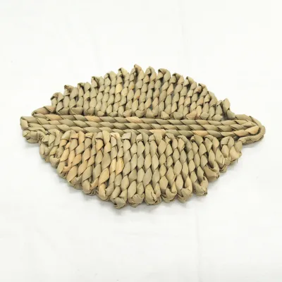 Wholesales Customized Natural Straw Woven Placemat Leaf Shape Simple Durable Heat-Resistant Handmade Western Placemat