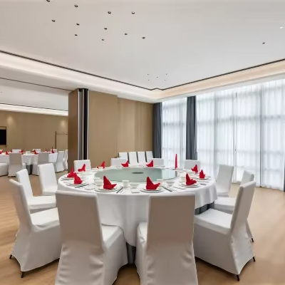 Premium Modern Hotel Function Hall Furniture, Round Dining Table & White Banquet Chairs