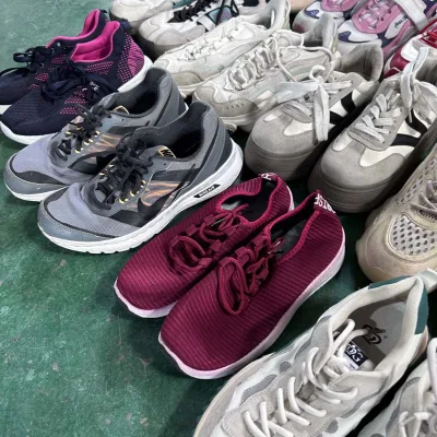 Stock Sports Shoes Lightweight Breathable Mesh Lining Anti-Slip Feature for Summer Autumn Spring Seasons