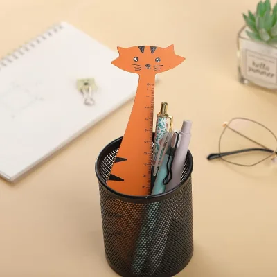 New Trend Creative Animal Cutout Wood Scale Ruler Smooth Writing Edge Anti Slip Wood Surface for Hobby Diary Layout Sketching
