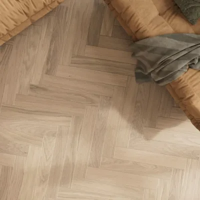 EN717-1 Multilayer Sandy European White Oak Grade AB Natural Wood T&G 12mm Herringbone Engineered Flooring with Restaurant