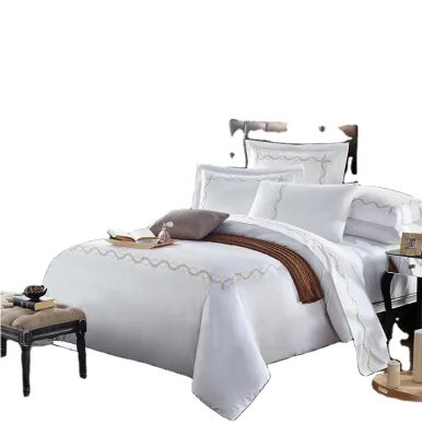 Factory Direct Sale Star Hotel White Bed Sets Golden Line Grain Shape Embroidery Bedding Set Luxury