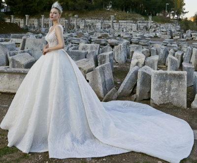 2023 Luxury Crystal Wedding Dresses Bride Dresses Arabic Luxury Ball Gown Bride Long Train Wedding Dresses Bridal Gowns
