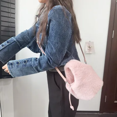 Autumn and Winter Fashion Faux Mink Fur Faux Leather Handheld Shoulder Crossbody Bag