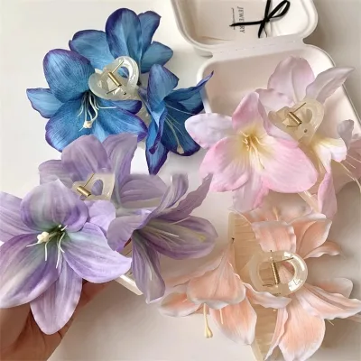 Romance Elegant Style Plastic Hair Claw Clip Wholesale New Design Artificial Lily Flower Hair Claws for Girls Spring Summer