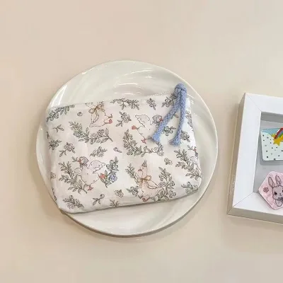 Cute Cosmetic Storage Bag for Portable Storage of Cosmetics