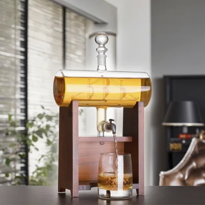 Custom Creative 1300ml High Borosilicate Glass Whiskey Decanter Set Sail-Shaped Reusable Business Gift with Custom Logo
