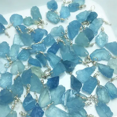 Wholesale Raw Healing Stone Minerals Charm Natural Aquamarine Rough Stone Pendant for Woman