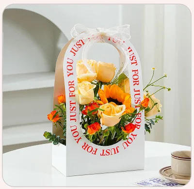 Wholesale Wedding Roses Florist Girl Baskets Paper Carton Bridesmaid Bouquets Gift Carry Bag Flower Bag with Handle