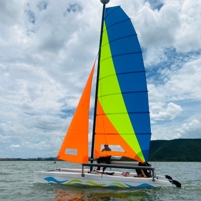 Factory Newly Designed Sport Catamaran Sail Boat for Water Adventure Sailing Boat for 6 Passengers