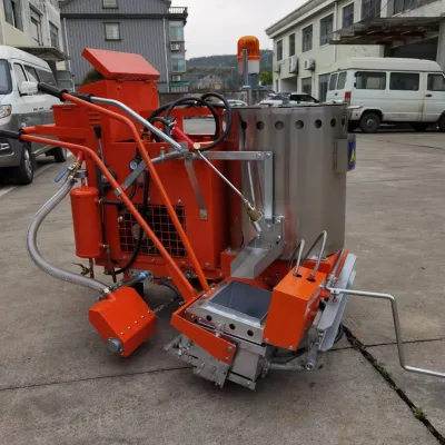 Precision Welded Raised Thermoplastic Road Marking Machine with Engine Suitable for Various Road Conditions