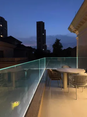 Ultra-high Value-for-money Modern U-shaped Aluminum Glass Railings. Factory Direct Sale. Extremely Cheap.