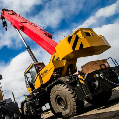 Top Brand 75T Mobile Crane Construction Use 210kw/2500rpm 2529 KNm 61m Lifting Height Imported Engine for Hot Sale
