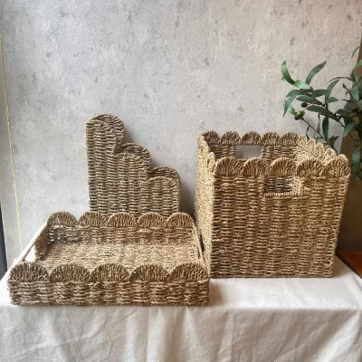 2024 Newest Collection Scallop Wavy Rim Vietnam Seagrass Water Hyacinth Straw Basket and Tray With Iron Frame