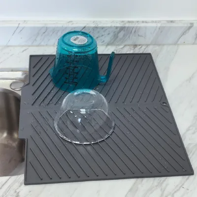 1pc Heat Insulation Mat Table Silicone Drain Mat Non-slip Thickening Multi-functional High Temperature and Anti-hot Mat Pan Mat