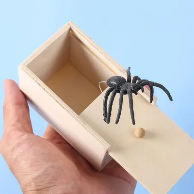 Outdoor Toys Simulation Spider With Wooden Box Kids Favors Tricky Prank Joke Toy Haunted House Horror Props Party Decor Supplies