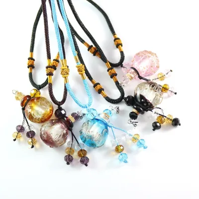 Wholesale Flat Round Baroque Glass Perfume Bottle Necklace Portable Aroma Oil Vial Pendant Fragrance Diffuser Necklace for Women