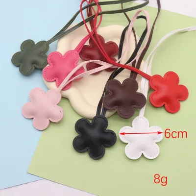 Custom Logo PU Leather Flower Keychain Fashion Women Bag Pendant Ornament Cute Flower Shape Charm Accessories