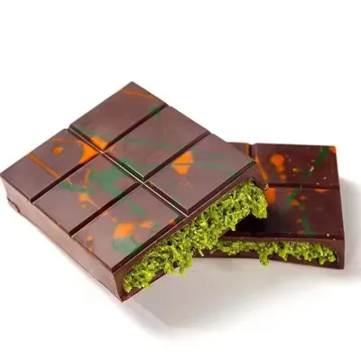 High Quality Dubai Sweet Chocolate with Pistachios Jam Handmade Crisp Pieces Bulk Packaging OEM/ODM Hot Sale Candy Added Pattern