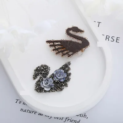 Fashion Design Custom 4cm Swan Crystal Logo Patch Iron on Rhinestone Patches for Clothing Hat Shoes DIY Accessories
