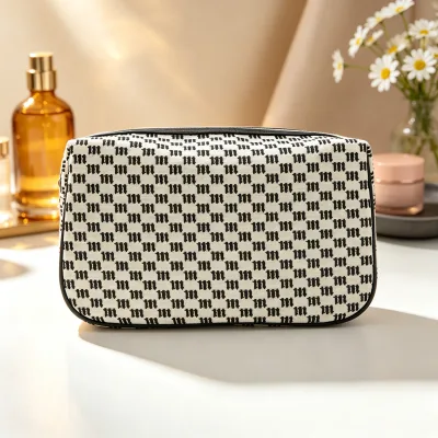 Trending Unique Design Checkered Cosmetic Bag Large Capacity Pouch Simple Clutch for Ladies and Girls