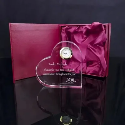 Honor of Crystal 3D Heart Shape Laser Engraving Crystal Table Clock for Wedding Gift