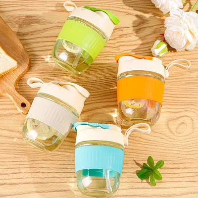 New Style Hot Sale Leak Proof Glass Cup With Lid Tea Cups Transparent Reusable Iced Glass Coffee Cup With Silicone Lid