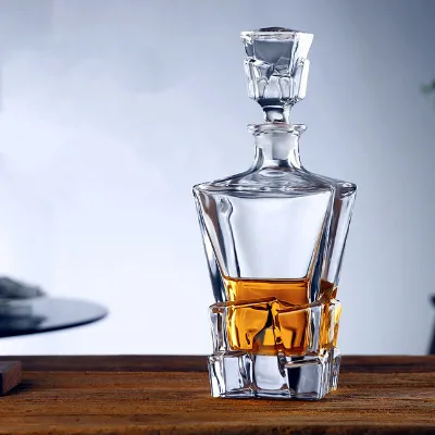2025 High Quality Crystal Whiskey Cognac Decanter for Mens Gift Premium Whiskey Decanter