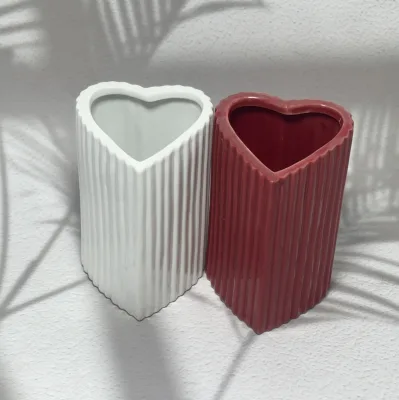 Hot Sale Modern Ceramic Vase Flowers Living Room Customized Home Decor Heart Ceramic Vases Luxury Ceramic Vase for Home Decor