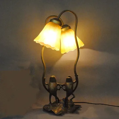 Stained Glass Table Lamp Base Bronze Frogs Standing Lily Pads Looking up Tulip Shades Sculpture Cartoon Desk Lights