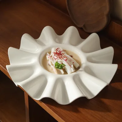 White Wavy-edged Ceramic Plate French Dessert Pasta Plate Irregular Shallow Plate Restaurant Table Setting