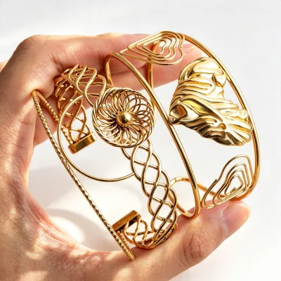 Statement Gold Hollow Heart Charm Bangle Stainless Steel Love Heart Flower Bangle For Girls