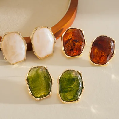 Fashion high-end temperament gemstone earrings retro pleated oval resin amber earrings for women jewelry