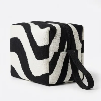 Trendy Fashion Knitted Cosmetic Bag Simple Casual Travel Washing Storage Ladies Custom Portable Make up Bag with Zipper Closure