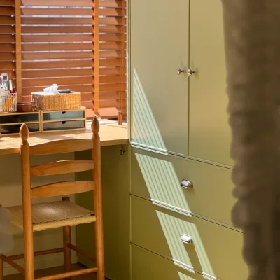 Modern Sage Green Custom Wardrobe with Integrated Desk Lacquer Finish Bedroom Closet Built-in Storage System