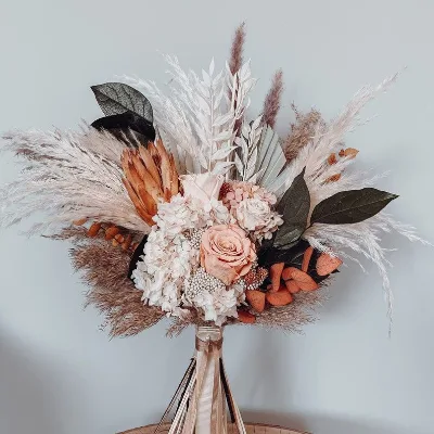 Special Hot Selling Bride Bouquet Dried Flower Bundle with Hydrangea Pampas Preserved Rose Wedding Bouquet